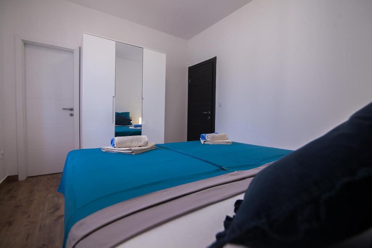 Family Apartments Brach Bol Esterno foto
