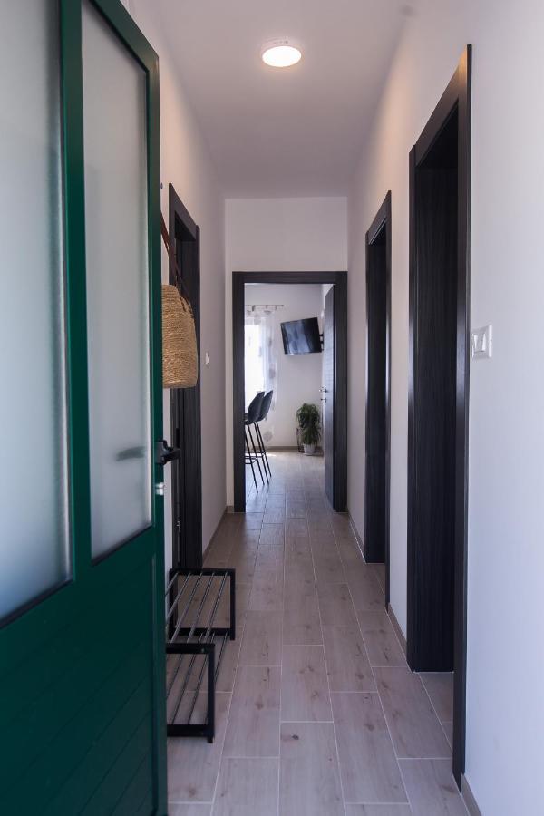 Family Apartments Brach Bol Esterno foto