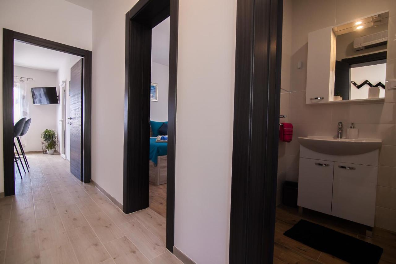 Family Apartments Brach Bol Esterno foto