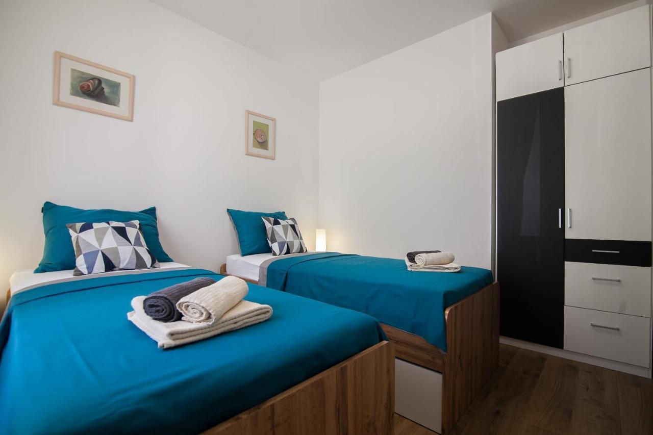 Family Apartments Brach Bol Esterno foto