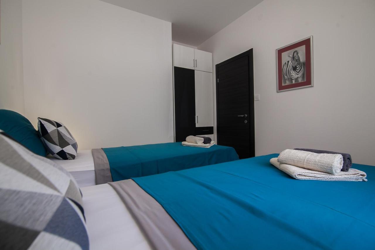 Family Apartments Brach Bol Esterno foto