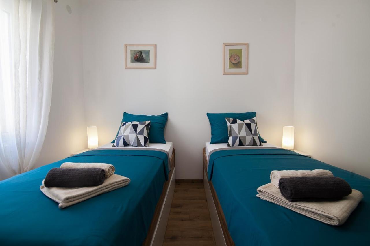 Family Apartments Brach Bol Esterno foto
