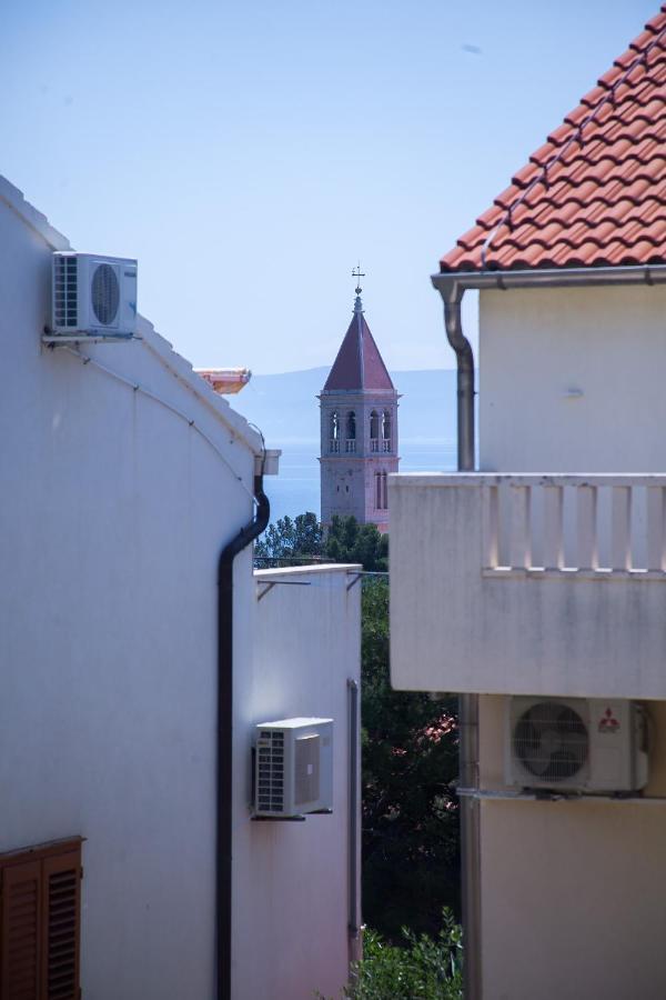 Family Apartments Brach Bol Esterno foto