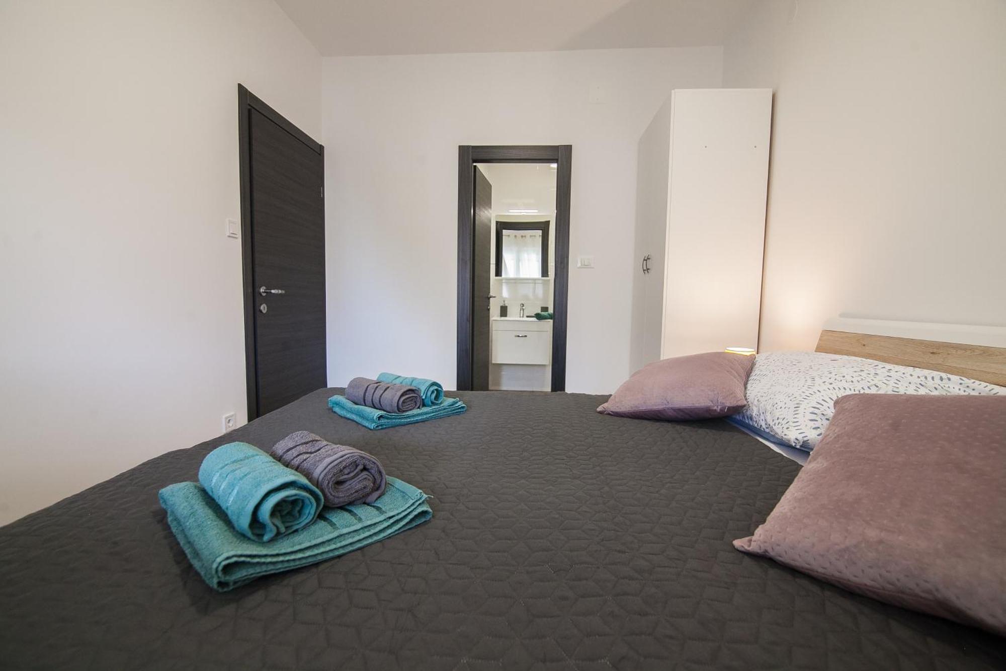 Family Apartments Brach Bol Esterno foto