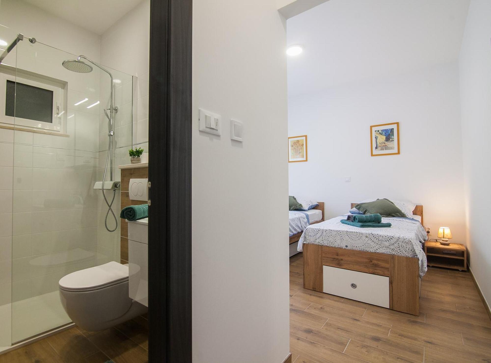 Family Apartments Brach Bol Esterno foto